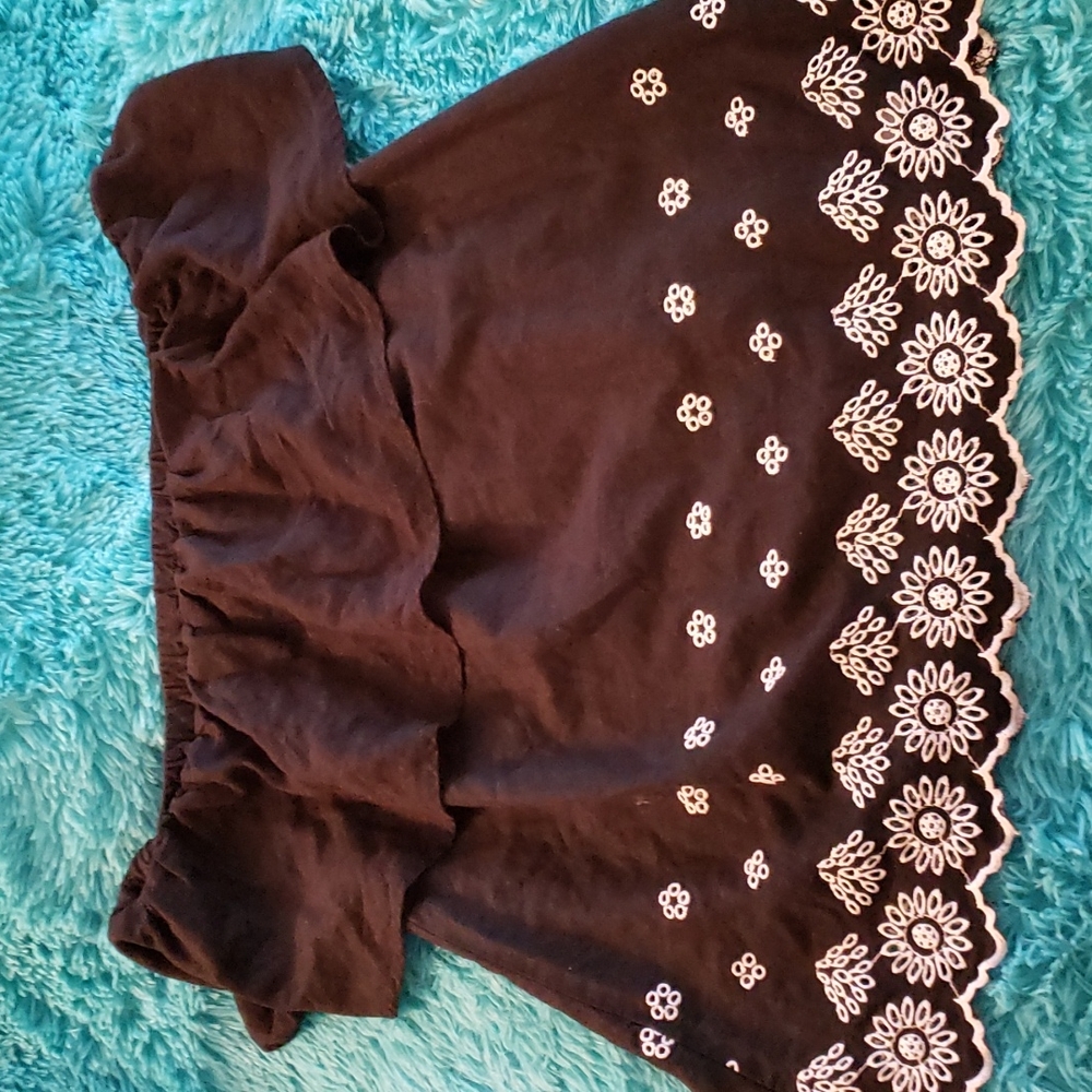 Old Navy Black Bare Shoulders Top with White Embroudery Size M